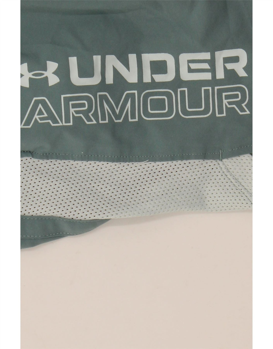 Under Armour Shorts deportivos con gráficos en bloques de color verde medio |