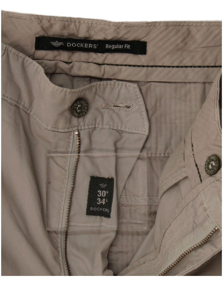Dockers Pantalón chino recto de corte regular para hombre W30 L34 Gris