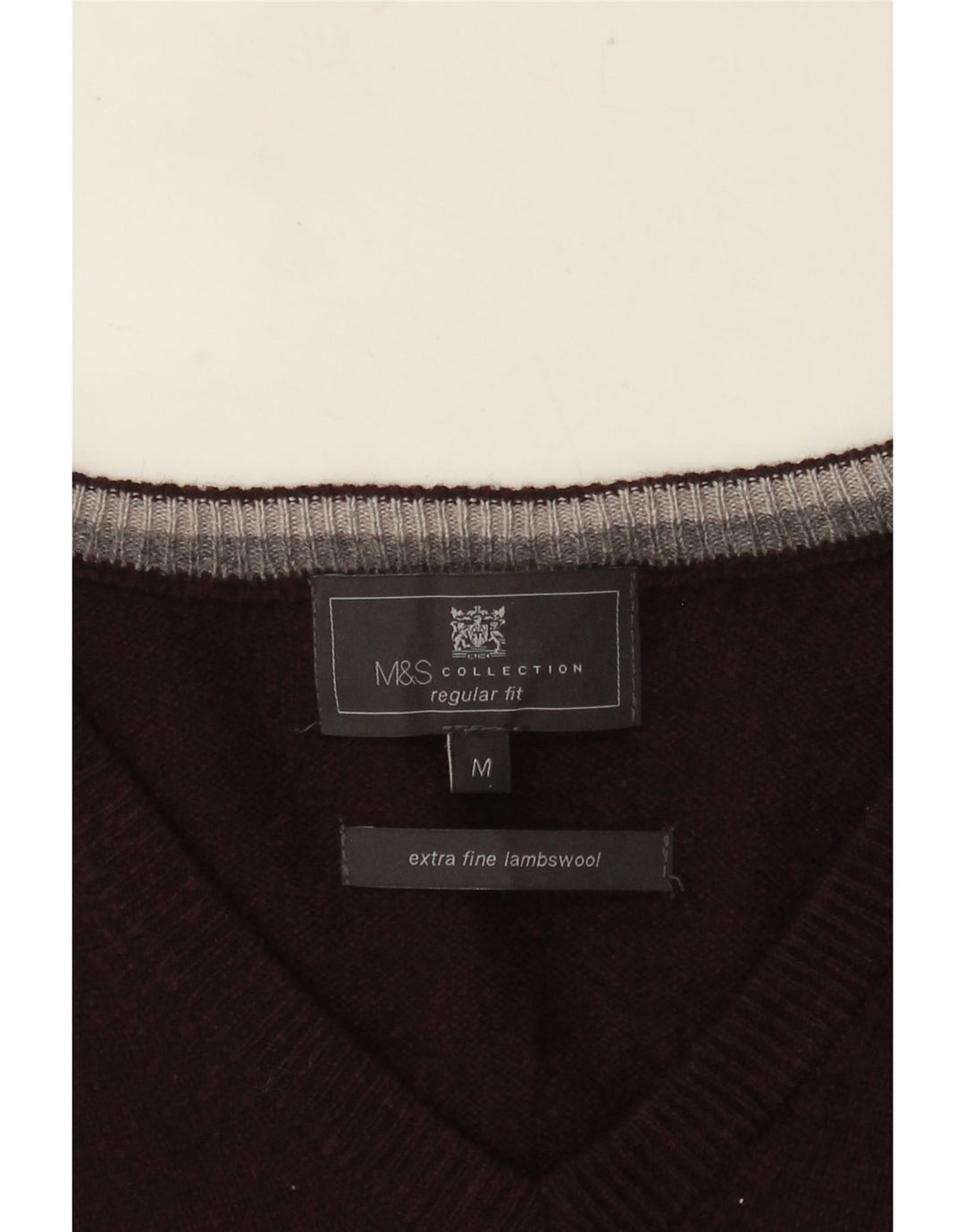 Marks & Spencer Camiseta sin mangas de ajuste regular para hombre de lana de cordero color burdeos medio