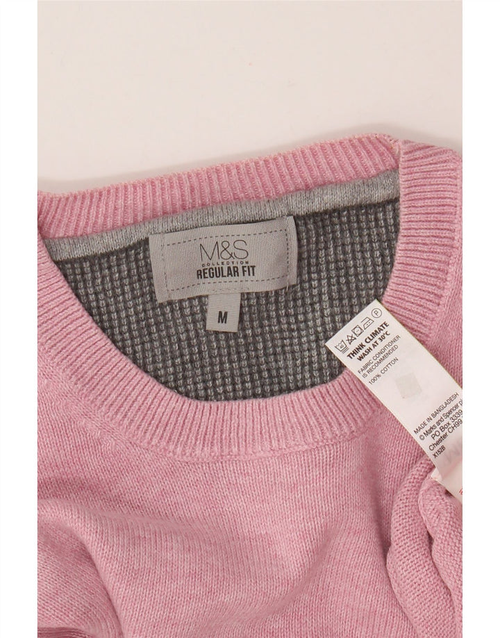Marks & Spencer Suéter tipo jersey con cuello redondo y ajuste regular para hombre Rosa medio