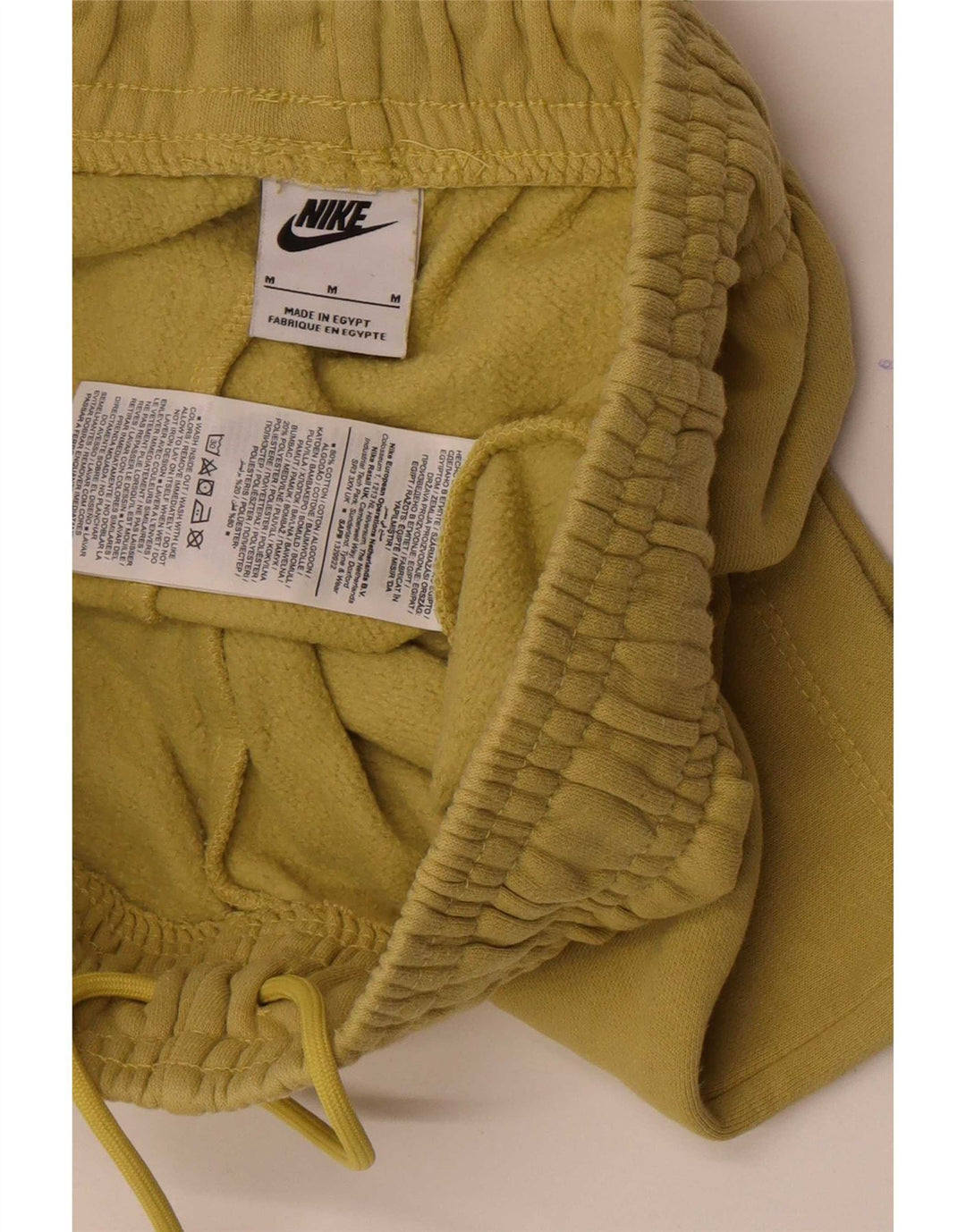 Pantalones cortos deportivos Nike para hombre de algodón amarillo medio