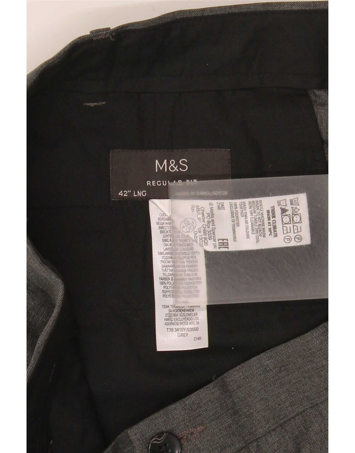 Marks & Spencer Pantalón de traje de corte regular para hombre W42 L33 Poliéster gris