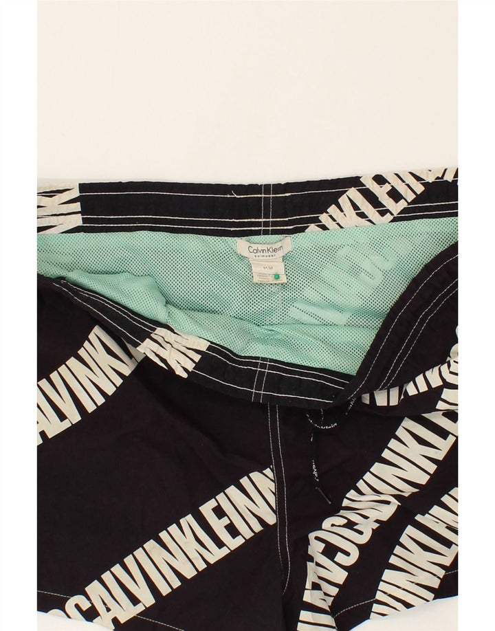 CALVIN KLEIN Shorts de baño gráficos para hombre Poliéster negro mediano