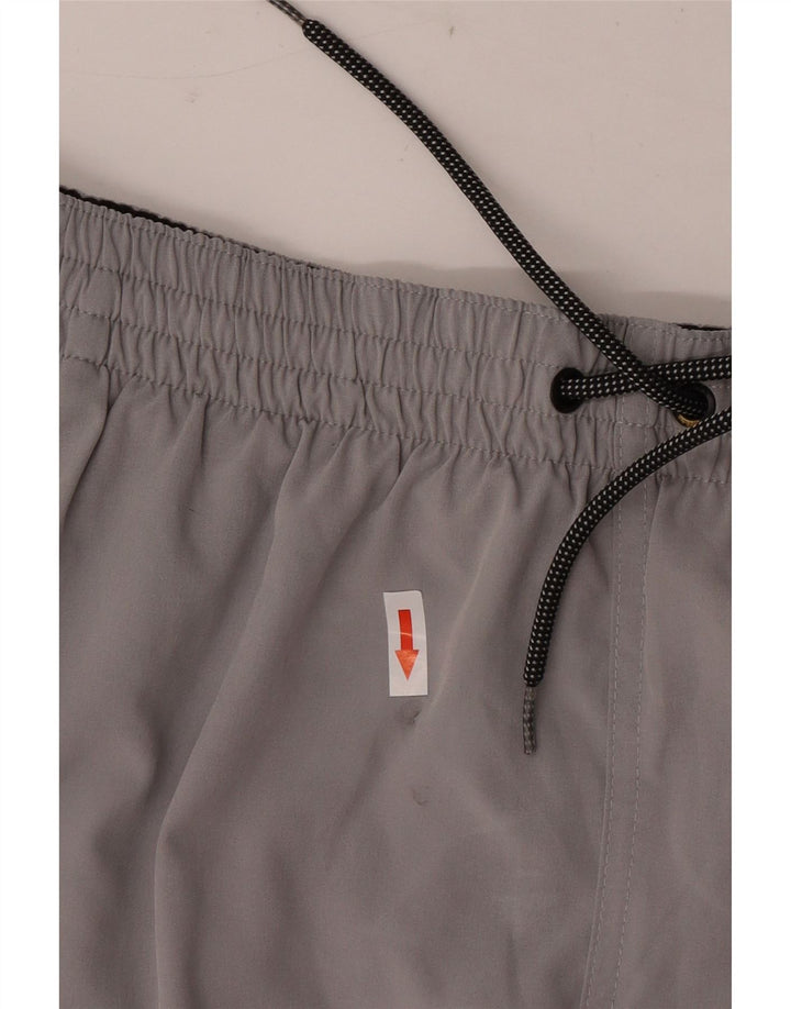 Pantalones cortos deportivos con estampado gráfico de poliéster color gris medio para hombre Nike
