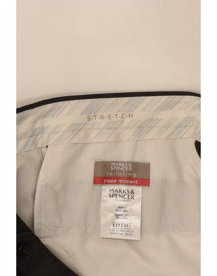 Marks & Spencer Pantalón de traje elástico con pinzas para hombre W36 L31 Poliéster gris