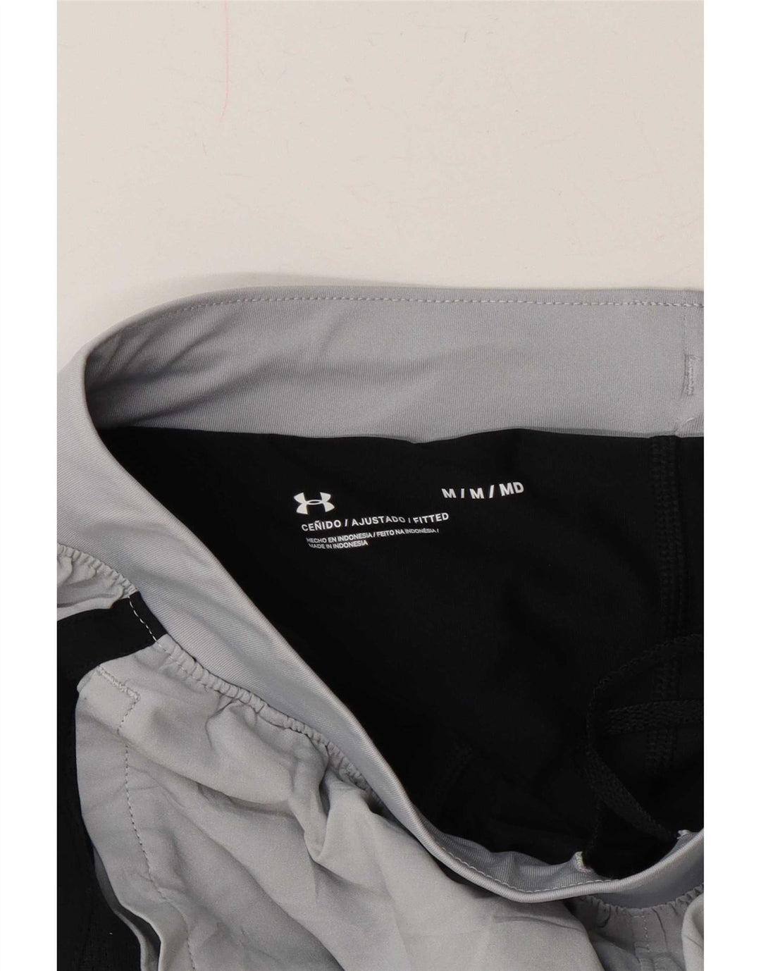 Under Armour Pantalones cortos deportivos para hombre en color gris medio