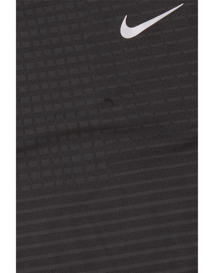 Camiseta Nike Dri Fit para hombre con rayas verticales en gris medio