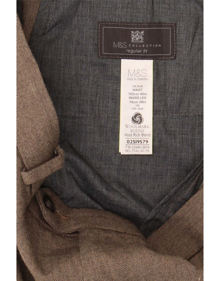 Marks & Spencer Pantalón de traje de corte regular para hombre W40 L29 Poliéster beige