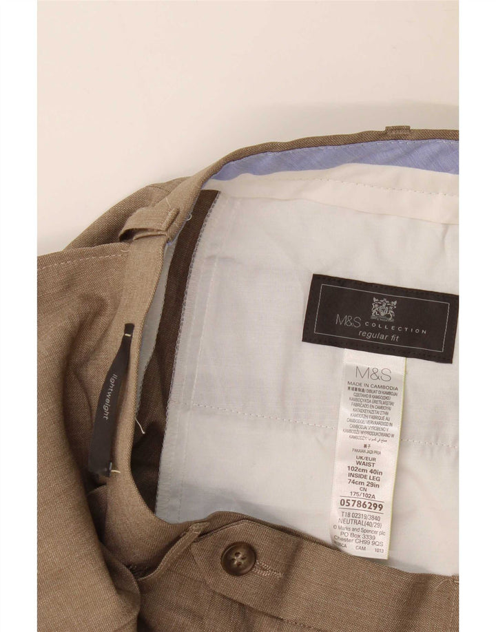 Marks & Spencer Pantalón de traje con pinzas para hombre W40 L29 Poliéster beige