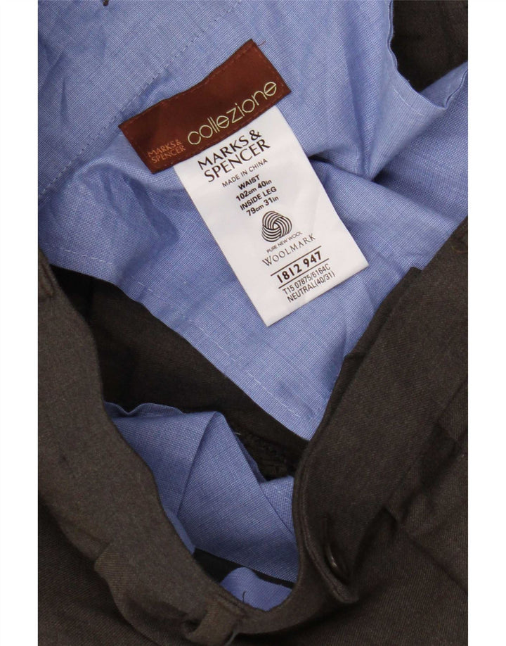 Marks & Spencer Pantalón de traje con pinzas para hombre W40 L31 Marrón Lana virgen