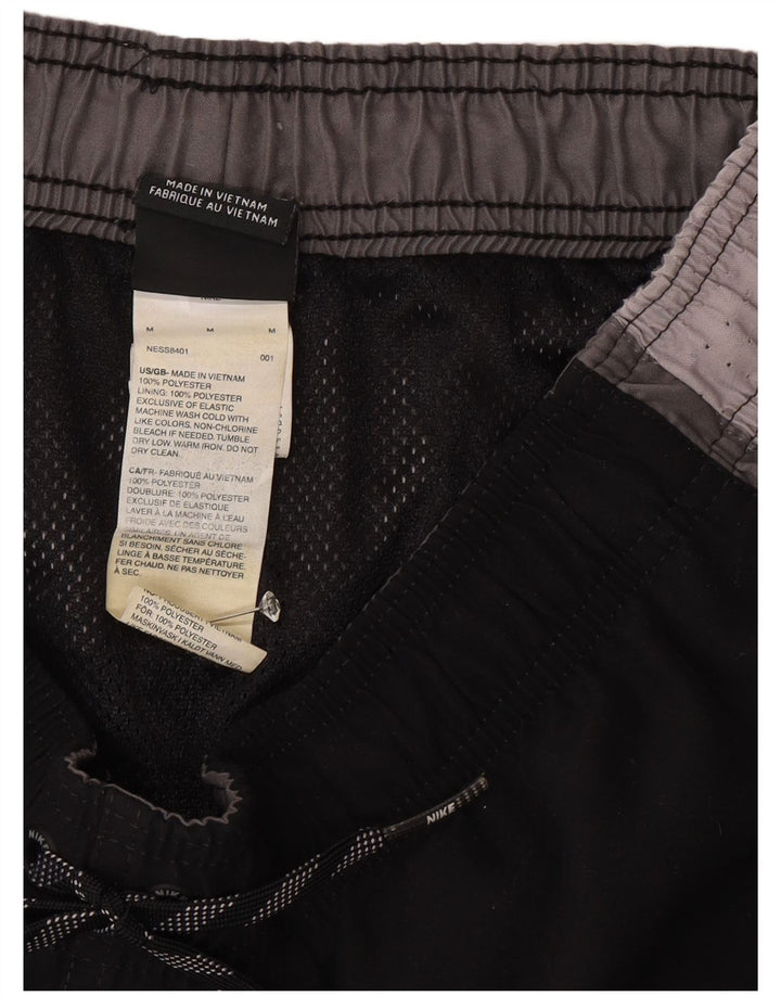 Pantalón corto deportivo Nike para hombre Poliéster color block en negro mediano