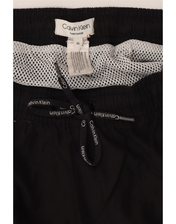 CALVIN KLEIN Shorts de baño gráficos para hombre Poliéster negro mediano