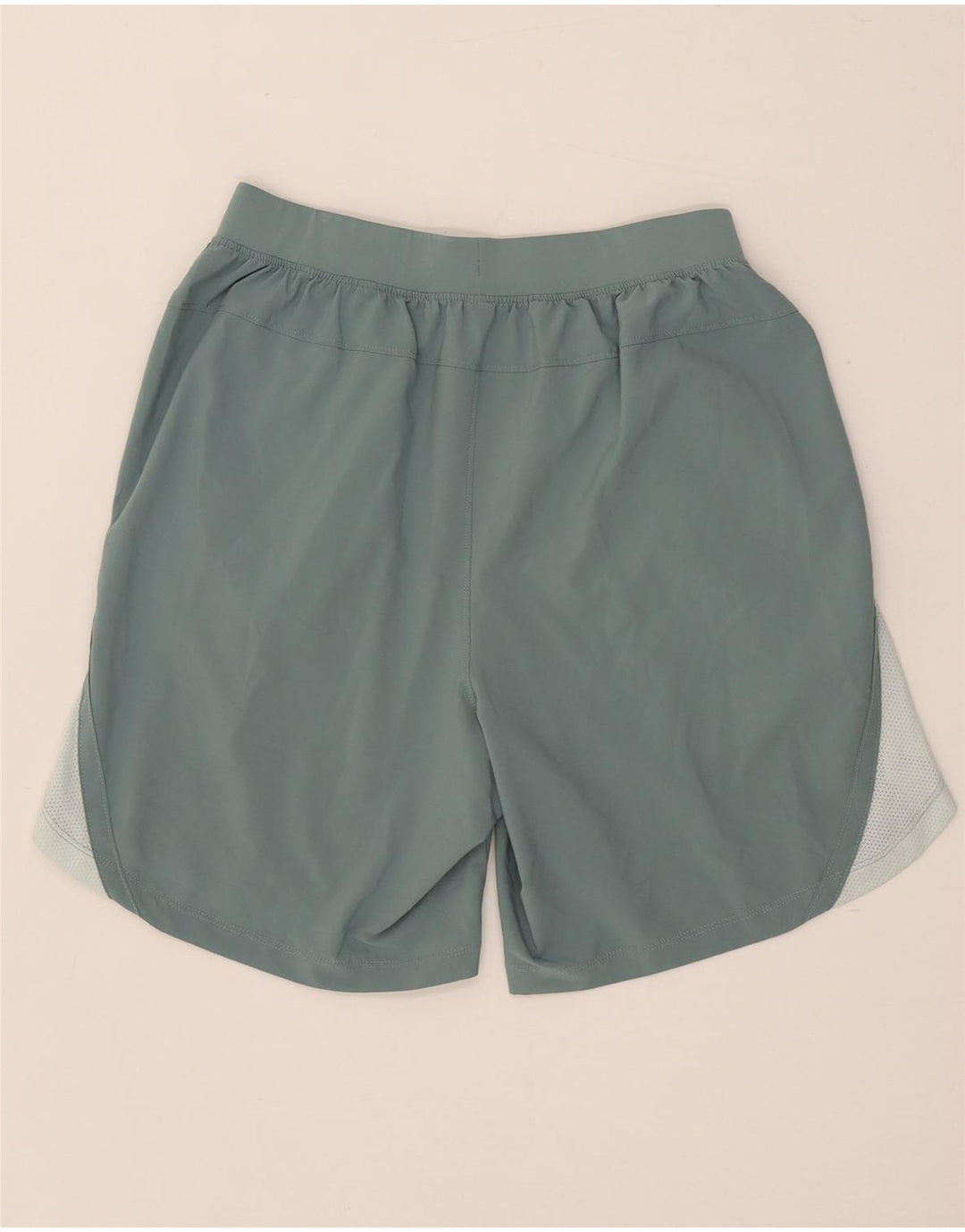 Under Armour Shorts deportivos con gráficos en bloques de color verde medio |
