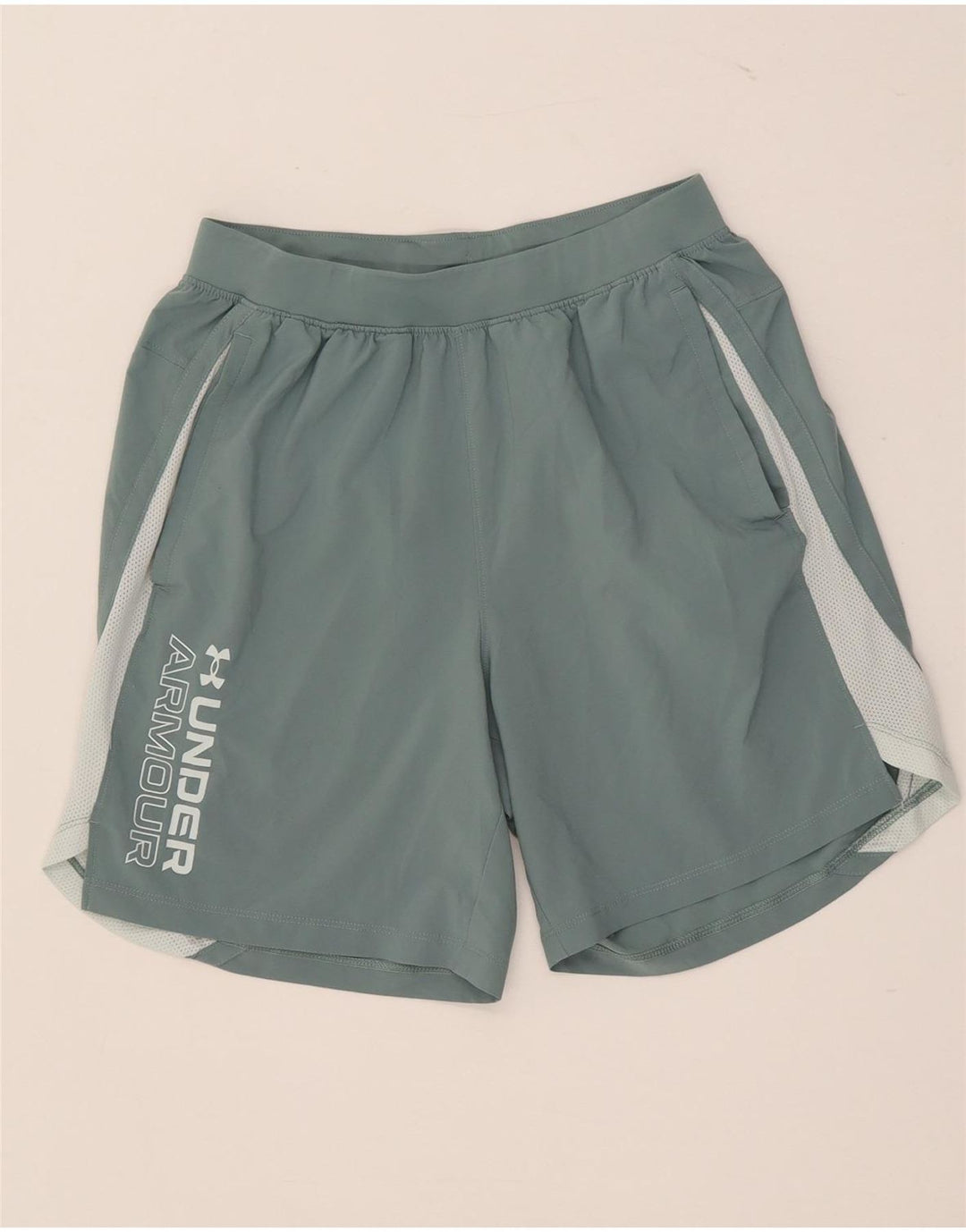 Under Armour Shorts deportivos con gráficos en bloques de color verde medio |