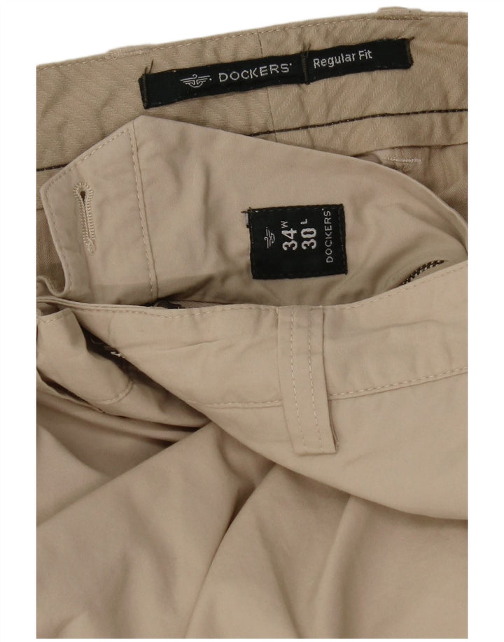 Dockers Pantalón chino de corte regular para hombre W34 L30 Beige