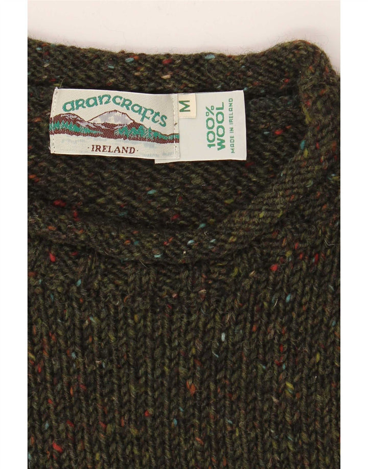 Aran Crafts Suéter tipo jersey con cuello barco para hombre de lana moteada de color caqui mediano