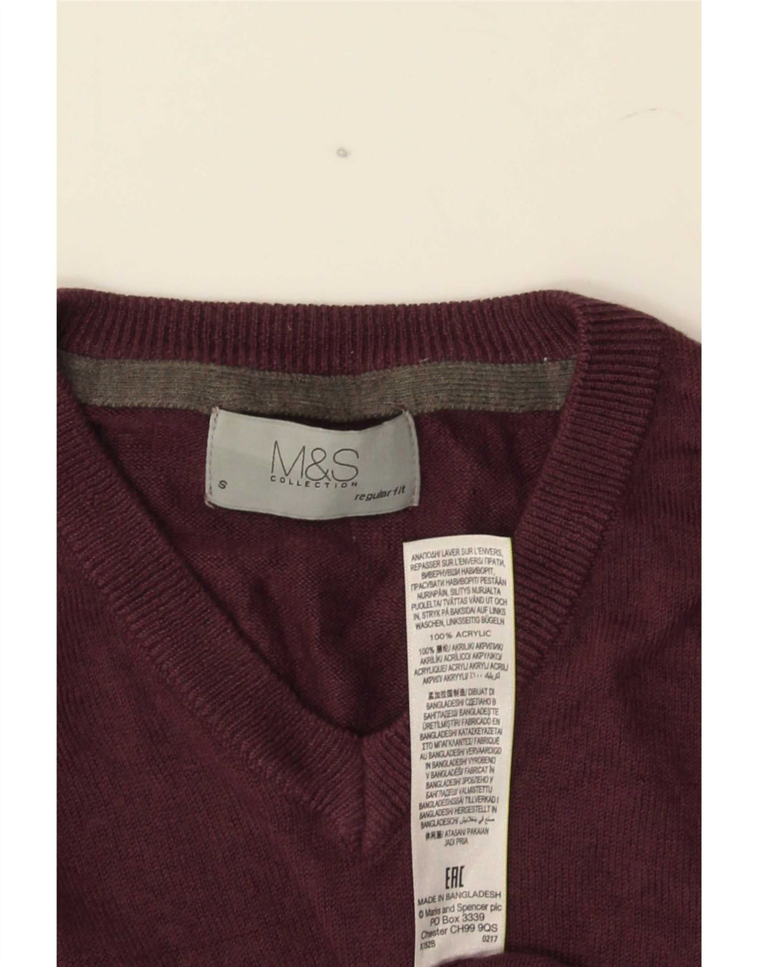 Marks & Spencer Suéter tipo jersey con cuello en V de ajuste regular para hombre pequeño burdeos