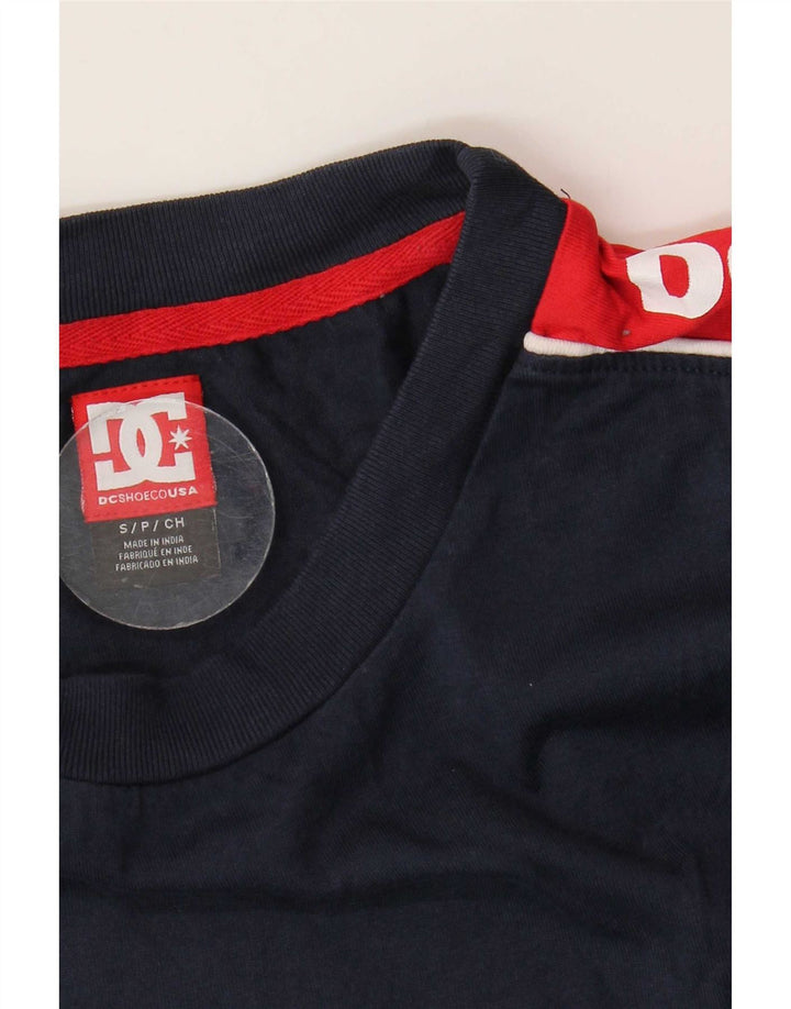 Camiseta gráfica DC para hombre Top Small azul marino color block