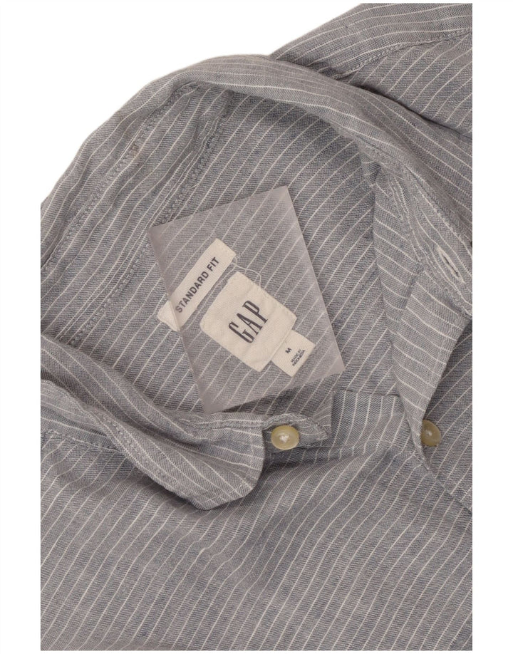Camisa Gap de corte estándar para hombre con rayas diplomáticas en gris medio