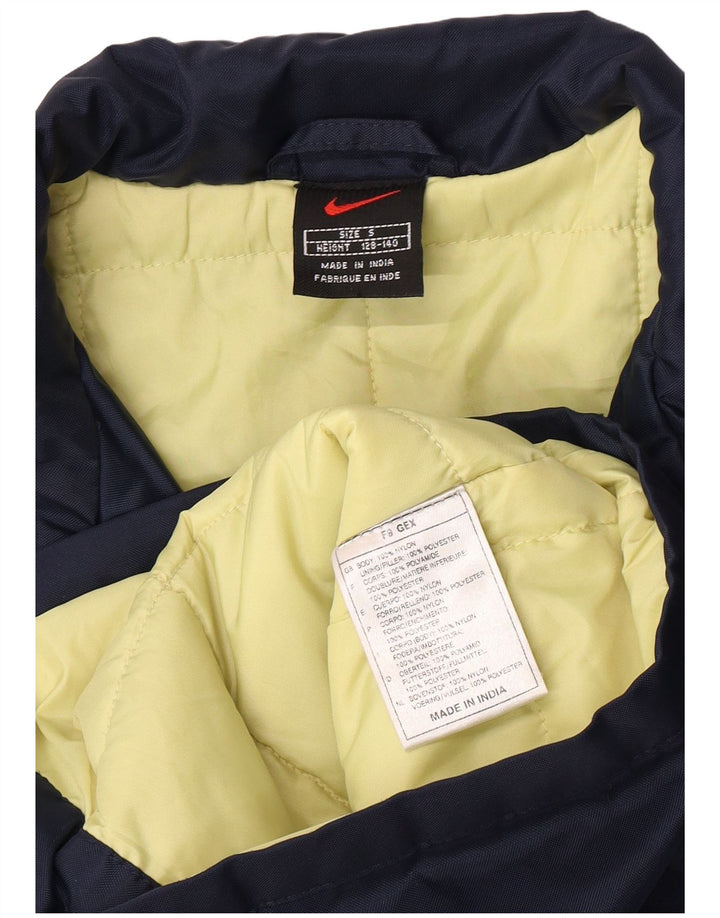 Nike Chaqueta cortavientos Swoosh Graphic para niños de 8 a 9 años, talla pequeña, nailon azul marino