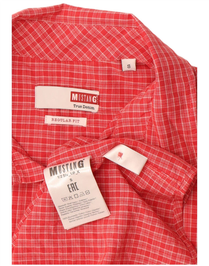 MUSTANG Camisa de manga corta de corte regular para hombre de algodón a cuadros rojos pequeños
