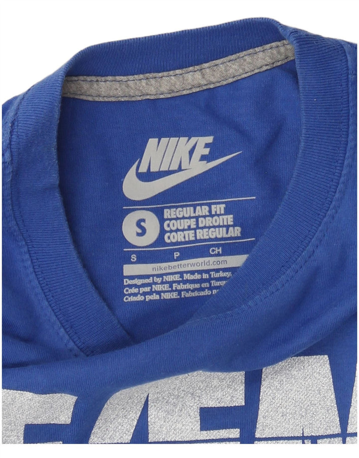 Nike Camiseta con gráfico de corte regular para hombre, talla pequeña, azul