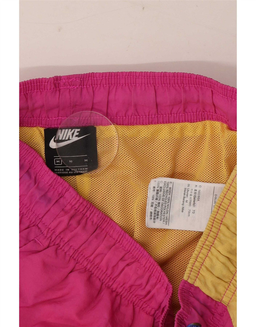 Pantalones cortos deportivos Nike de nailon color block en rosa mediano