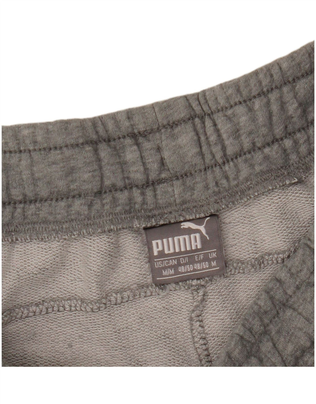 PUMA Shorts deportivos con estampado gráfico en color gris medio para hombre