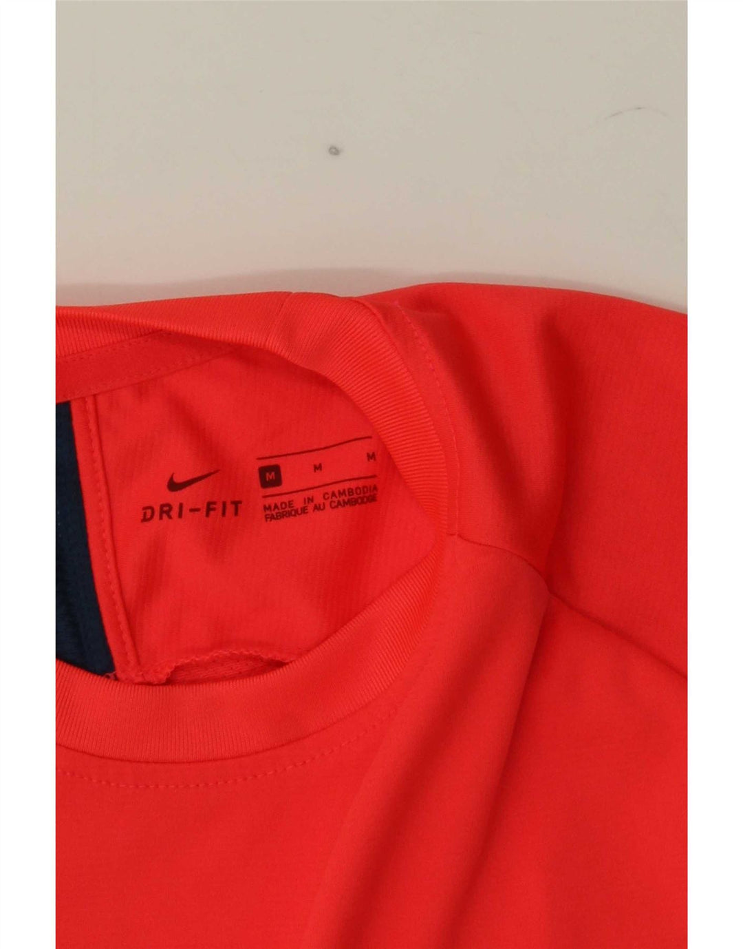 Camiseta Nike Dri Fit para hombre con bloques de color rojo mediano