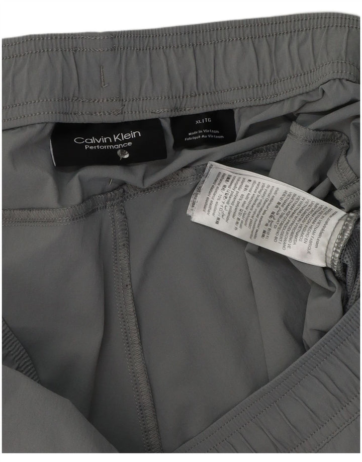 Calvin Klein Pantalones cortos deportivos de rendimiento para hombre XL Gris Colorblock Poliéster