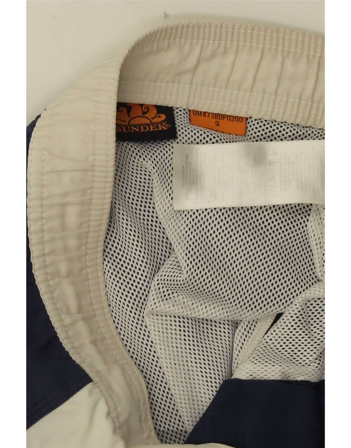 Sundek Bañador con estampado gráfico para hombre, talla pequeña, poliéster color block en azul marino