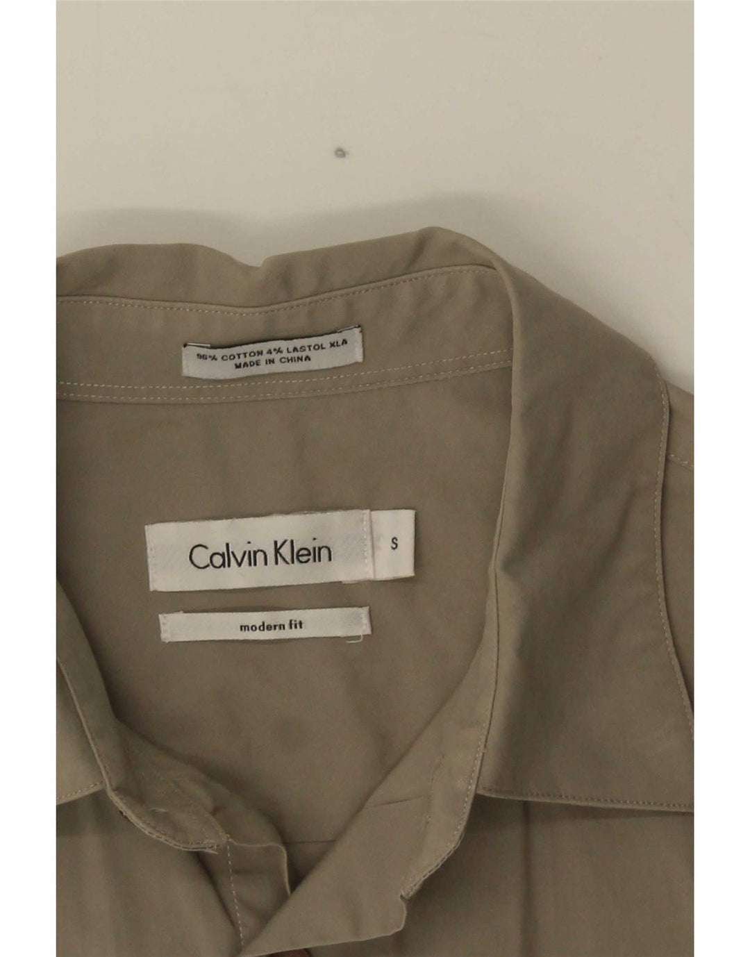 Calvin Klein Camisa Modern Fit para Hombre Algodón Caqui Pequeño