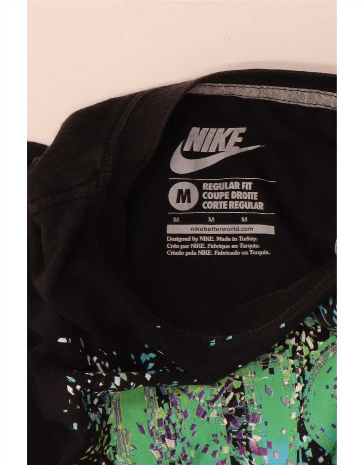 Nike Camiseta con gráfico de corte regular para hombre, talla mediana, negro