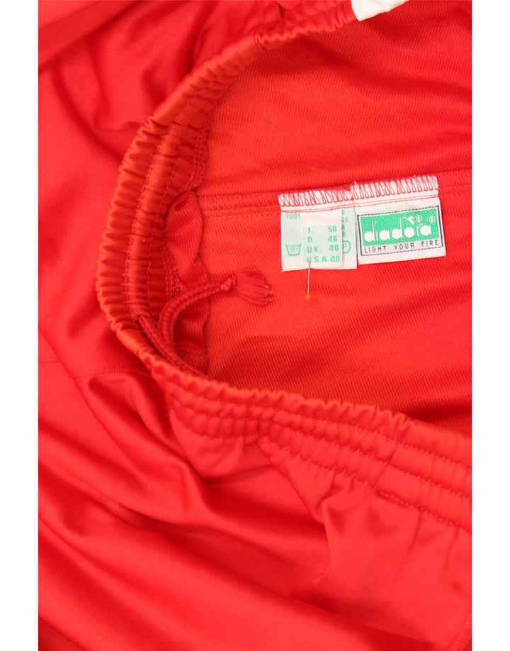 DIADORA Pantalones de chándal con estampado gráfico para hombre, talla 40, color rojo medio