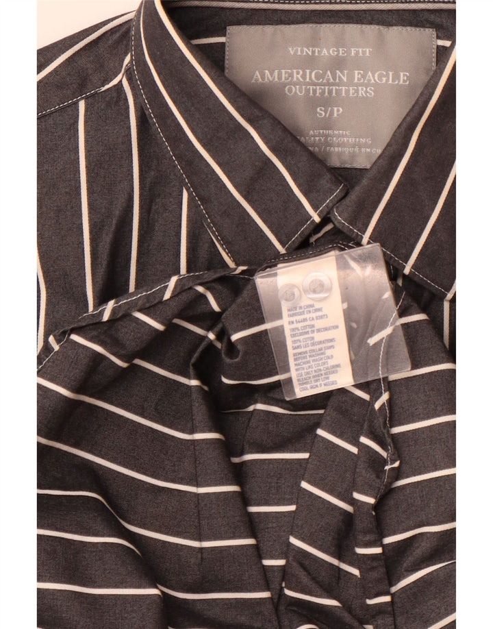 AMERICAN EAGLE OUTFITTERS Camisa de corte vintage para hombre de algodón a rayas grises pequeñas