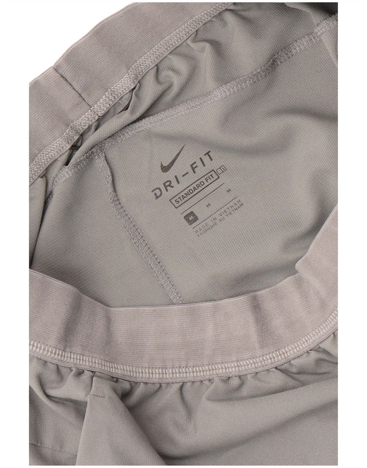 Pantalones cortos deportivos Nike Dri Fit de ajuste estándar para hombre gris medio