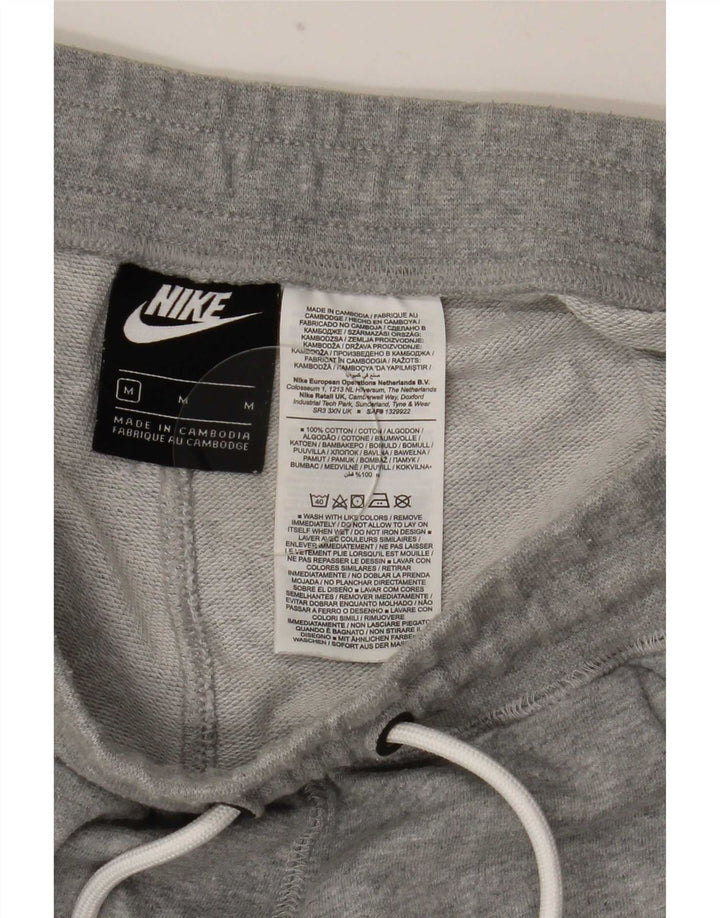 Pantalones cortos deportivos con estampado gráfico de algodón moteado en gris medio para hombre Nike