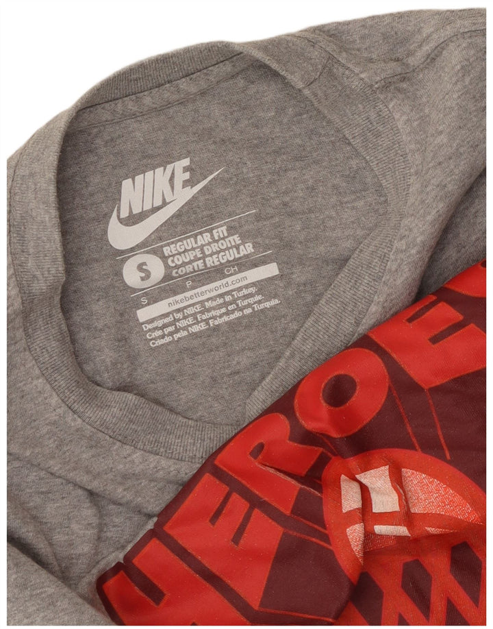 Nike Camiseta con gráfico de corte regular para hombre, talla pequeña, gris moteado