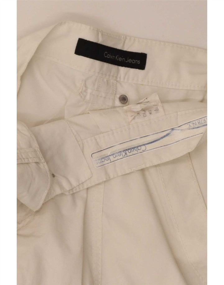 Pantalones cortos chinos Calvin Klein para hombre W32 mediano blanco