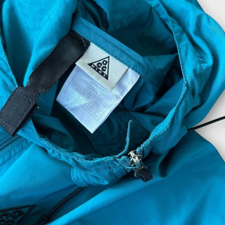 Chaqueta plegable Nike ACG: mediana (queda como una grande)