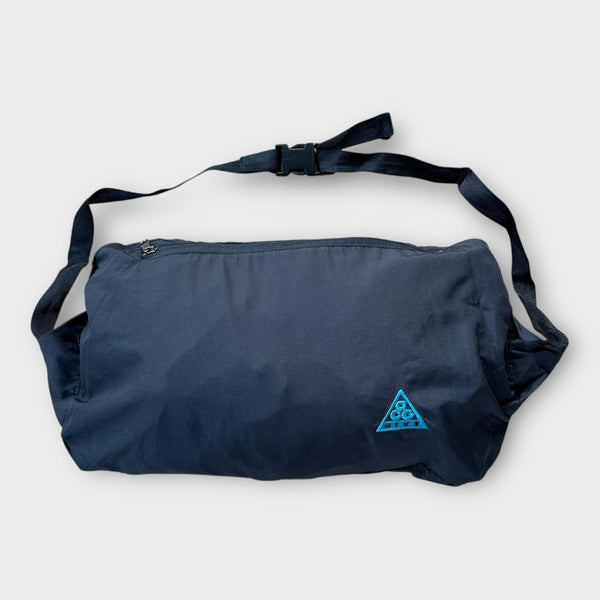 Chaqueta plegable Nike ACG: mediana (queda como una grande)