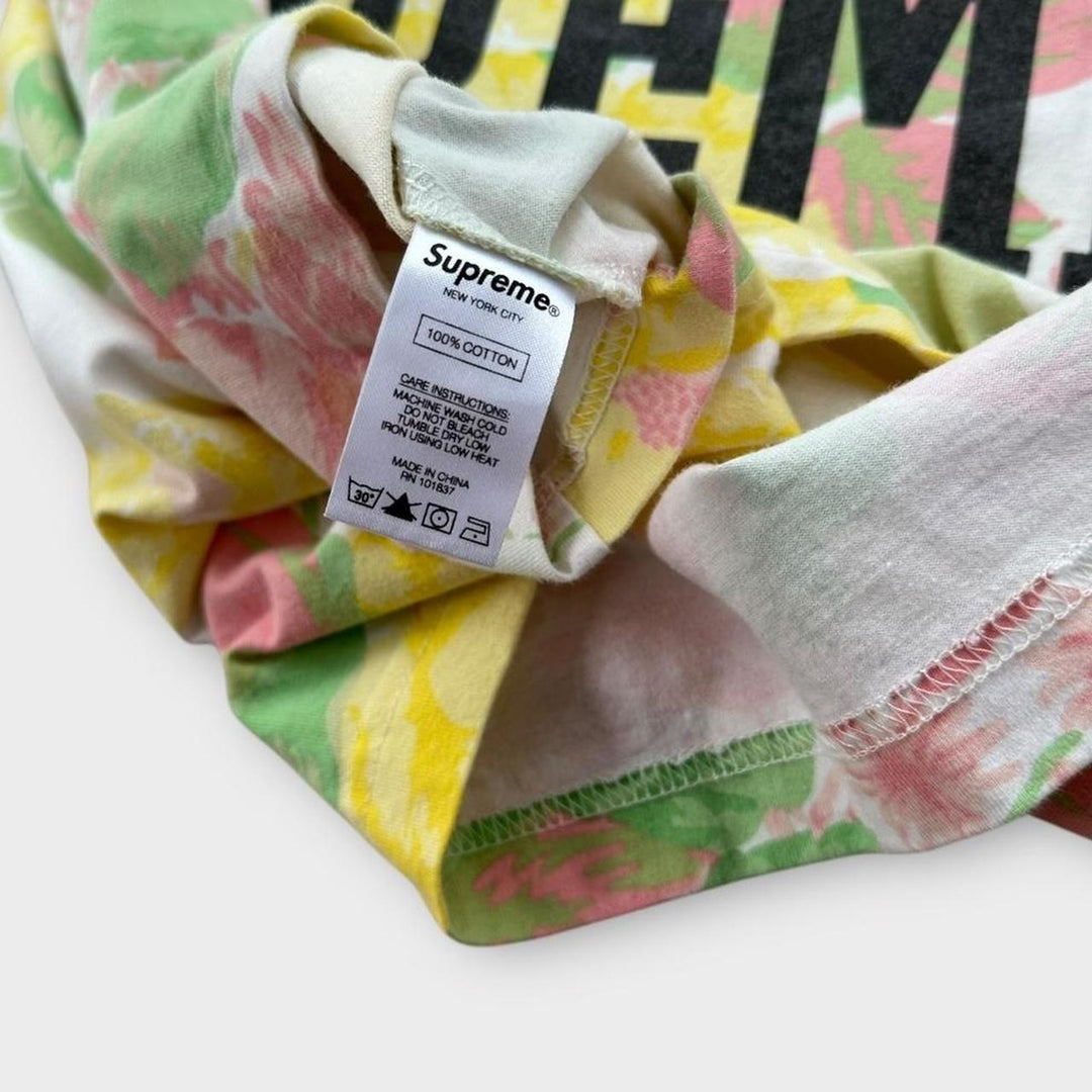 Camiseta con estampado de flores supremas - grande