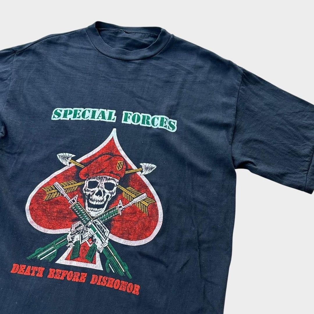 Camiseta gráfica vintage de fuerzas especiales - mediana