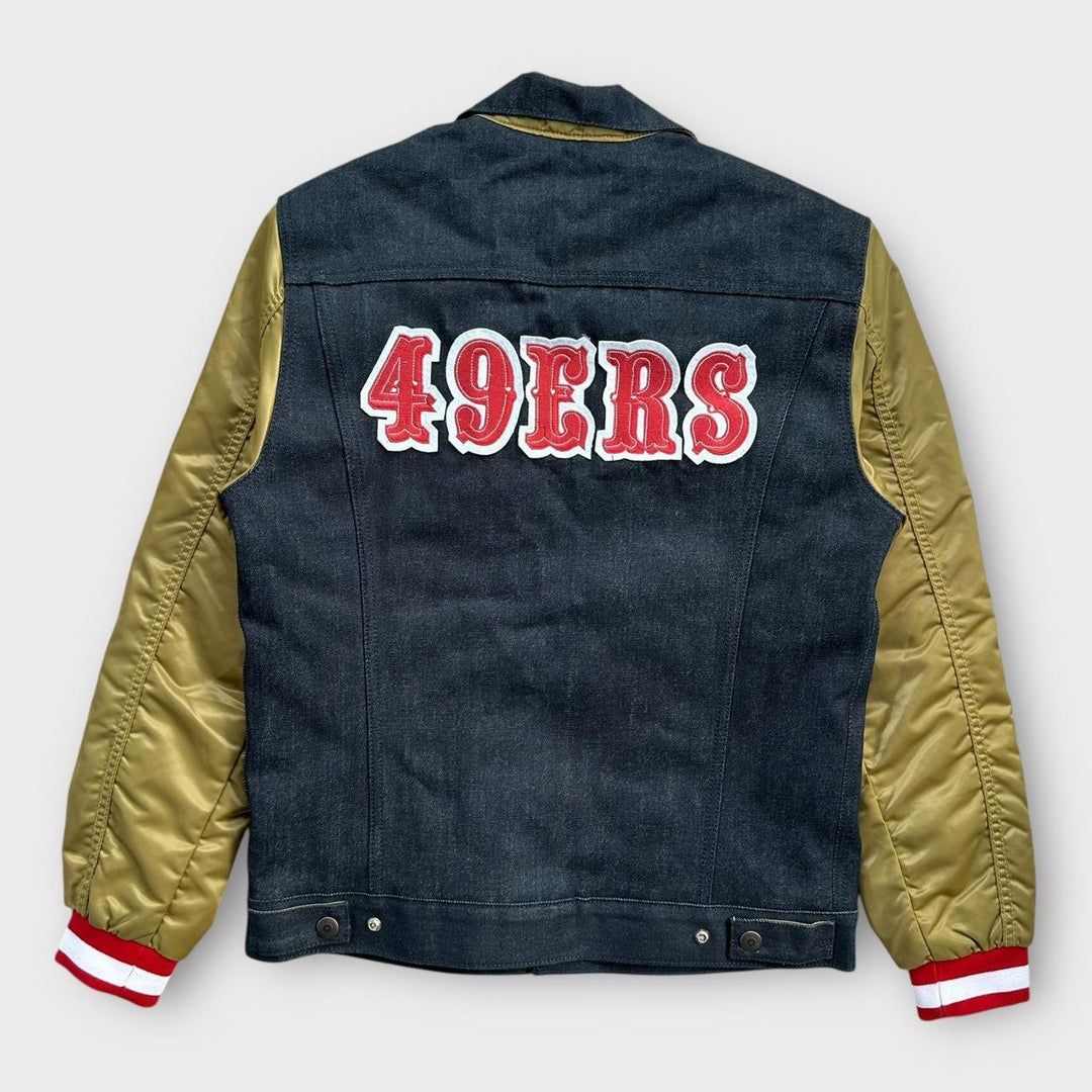 Chaqueta bomber estilo universitario de mezclilla NFL de Levi's - mediana