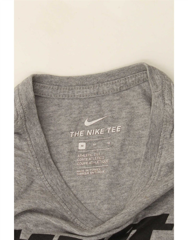 Nike Camiseta con gráfico de corte atlético para hombre Gris medio