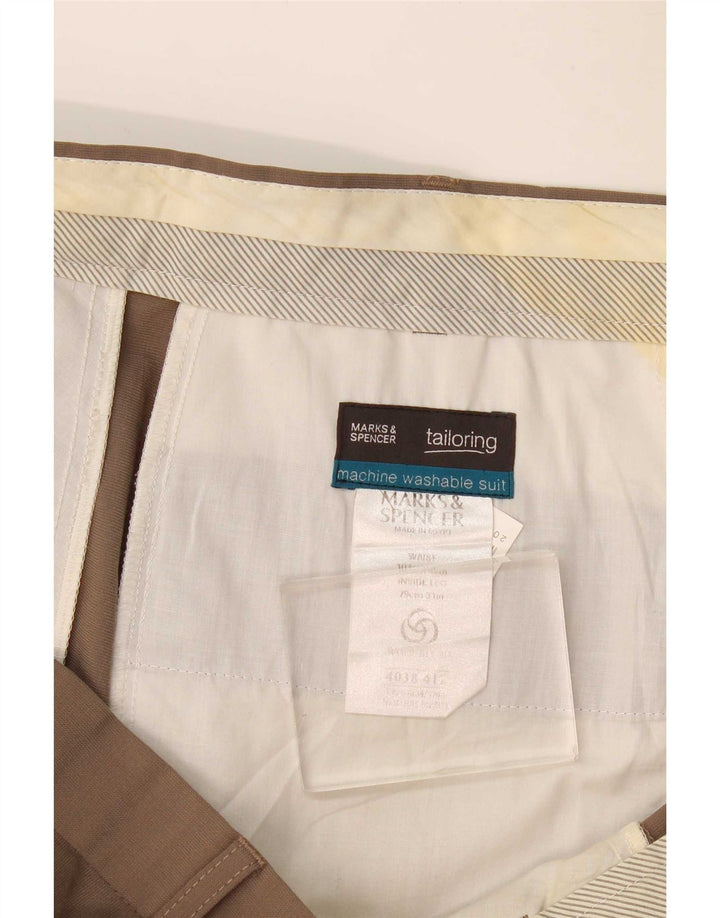Marks & Spencer Pantalón chino con pinzas para hombre W42 L31 Poliéster beige