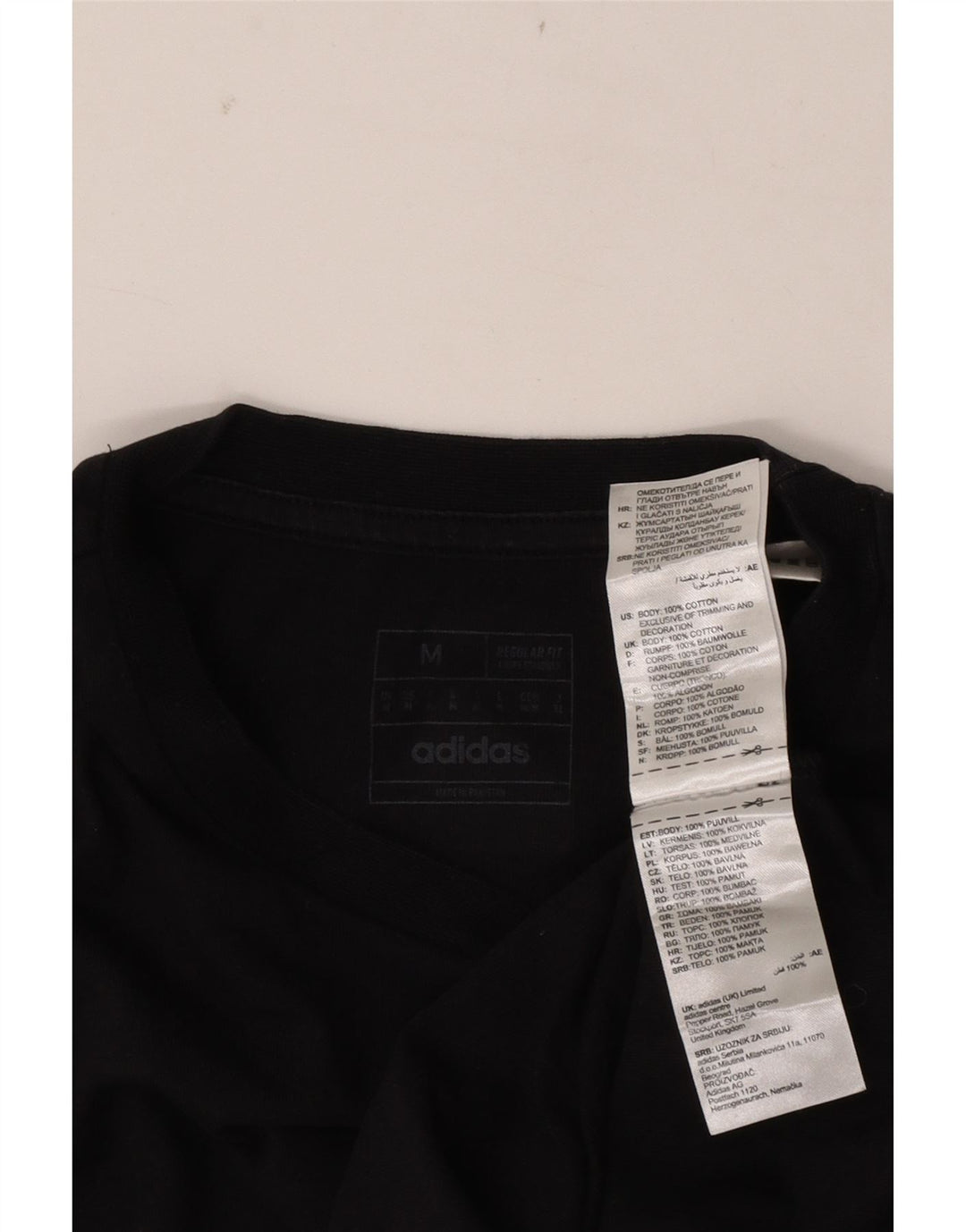 Adidas Camiseta gráfica de ajuste regular para hombre Top mediano de algodón negro
