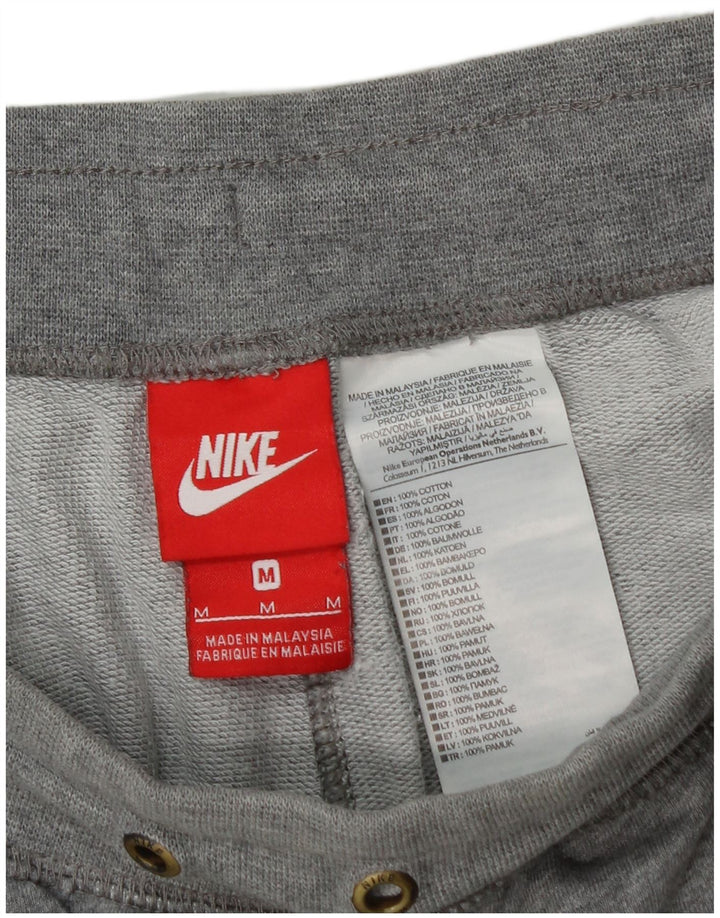 Pantalones cortos deportivos con gráficos para hombre Nike de algodón gris medio