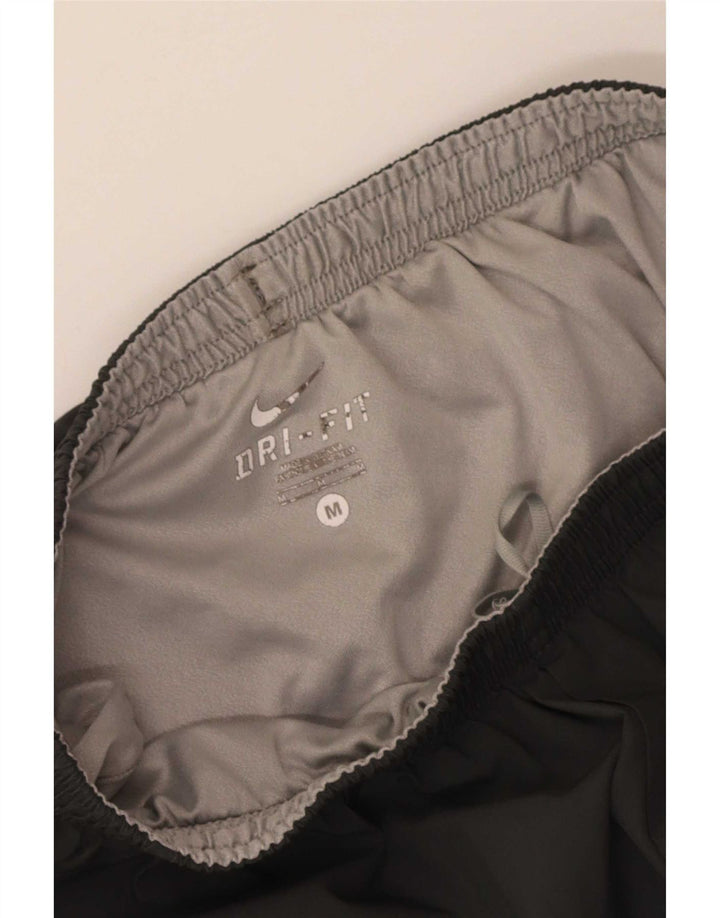 Pantalones cortos deportivos Nike Dri Fit para hombre gris medio