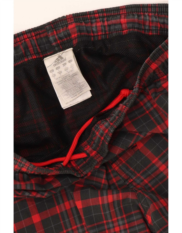 Adidas - Pantalones cortos deportivos para hombre, poliéster, cuadros rojos pequeños
